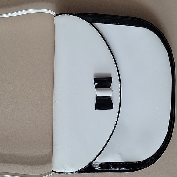 🌟Host Pick🌟Bally Vintage White Leather Crossbody with Black Bow and Black Trim - Picture 1 of 11